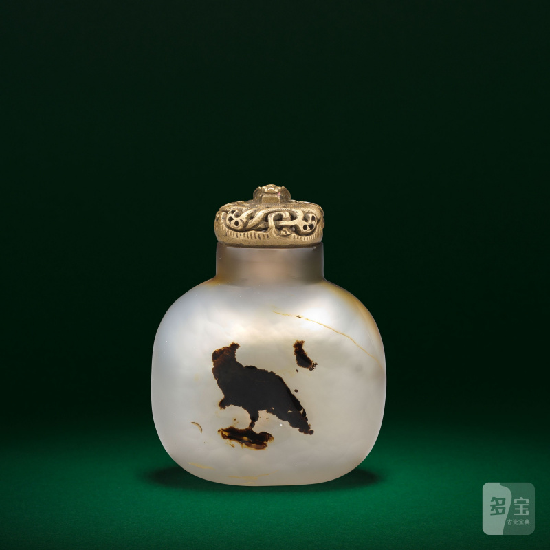 十八/十九世紀 瑪瑙鷹紋鼻烟壺 | A CHALCEDONY SHADOW AGATE 'EAGLE' SNUFF BOTTLE - 图1